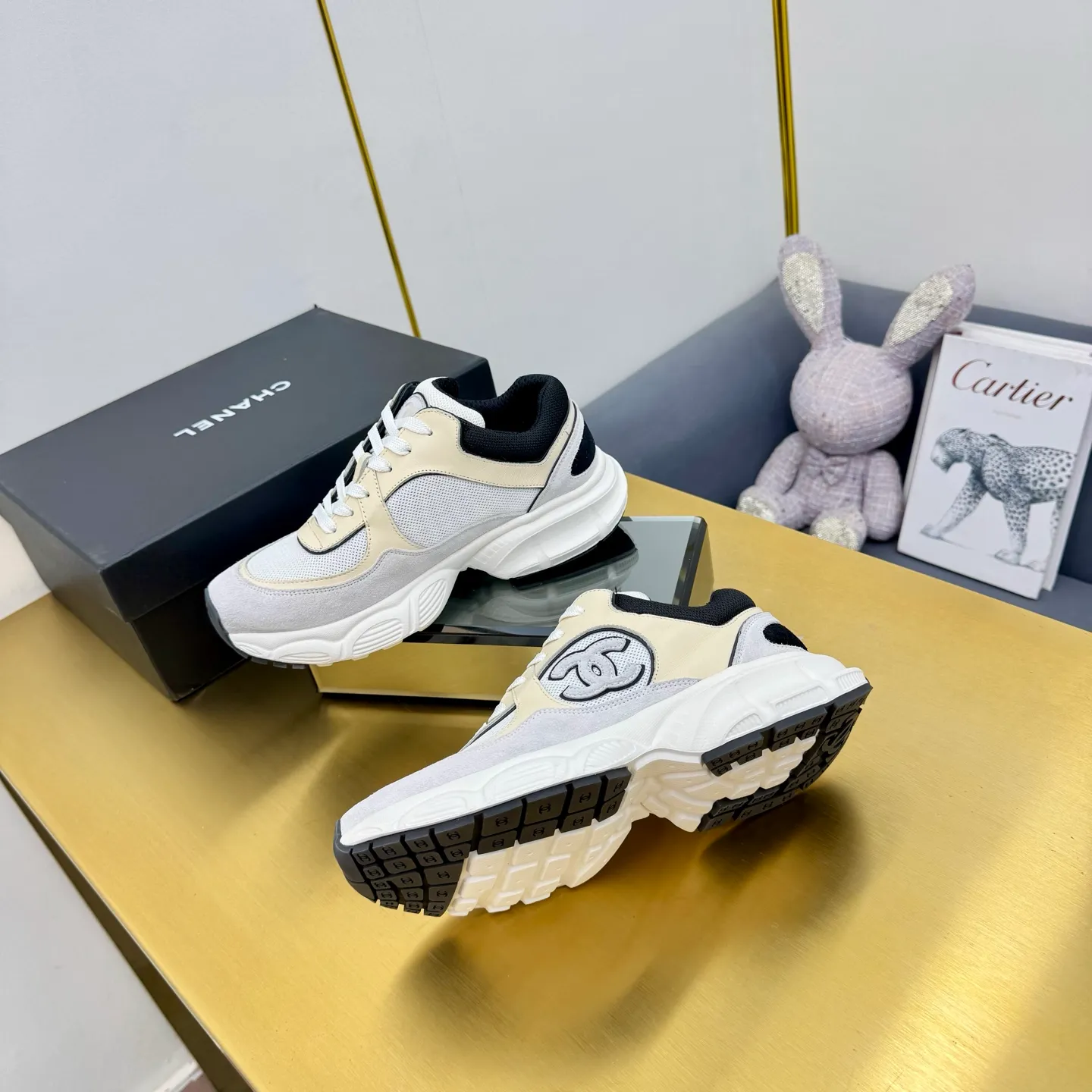 p700🐮🐮Upgraded version, upgraded version, upgraded version! No rebuttal accepted! ! ! ! Chanel Chanel dad shoes, couples' model for men and women - 2025 top casual sneakers in the counter. This classic design; the upper is electro-embroidered with various techniques; ❷The inner lining is made of: original Yangli + net ❸The outsole is based on: the original TPU combination outsole. The full set of boutique packaging for women 35–41
